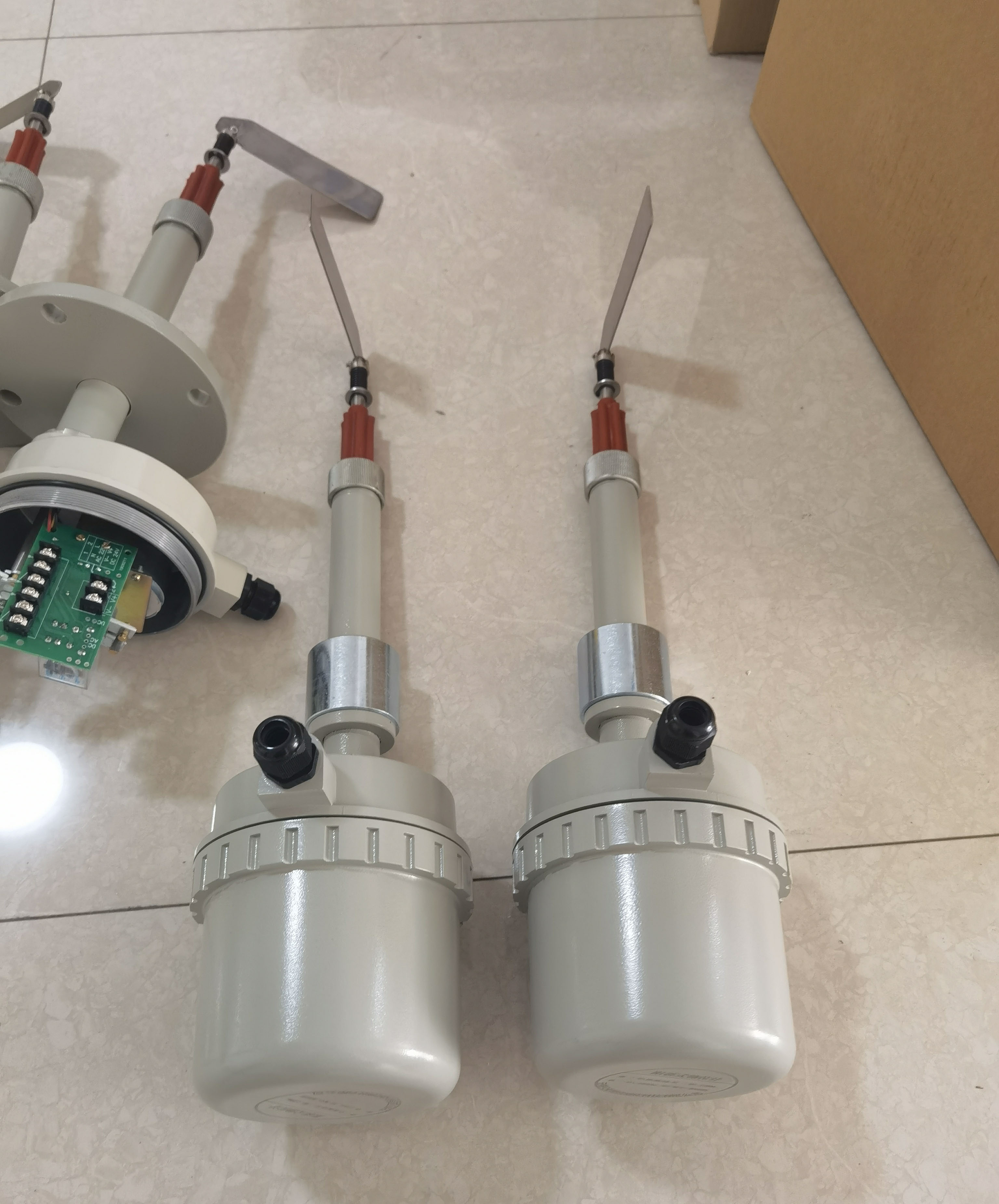 阻移式料位控制器实物图